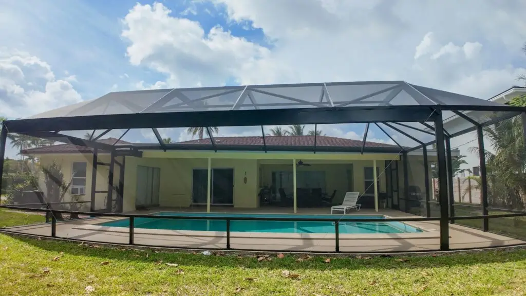 Patio Cover Ideas to Beat the Miami Sun Without Blocking the Breeze